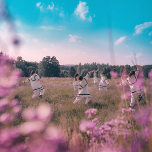 물 웅덩이 아래 우리