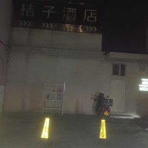 穿梭在城市街巷