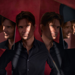 Ja kaikkialla tanssii hiljaisuus