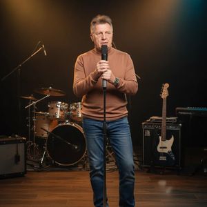 На улице шумной