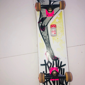 Skateboard (feat. Cold Hart)