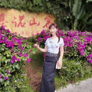 《基诺山的花与梦》 伴奏