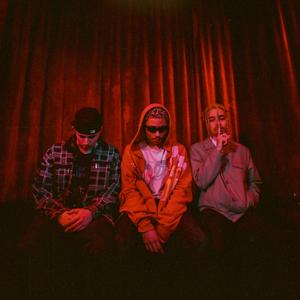 Paikallaan (feat. JACQUES, FETTI & WavyDave)