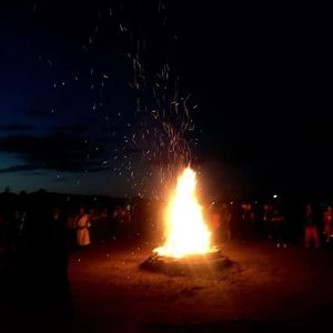 大山里清晨烧水煮茶