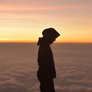 你值得明媚生活