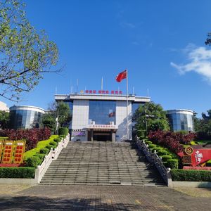 迎面吹来了久裕的风