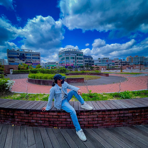 Lay Paya Chit Thu (လေပြေချစ်သူ)