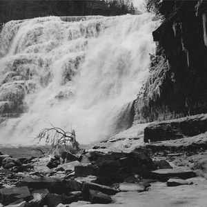 Indentions on Summits of Hands