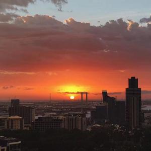 悲伤从东南一路飘到西北