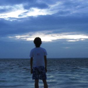 现在你该离开我