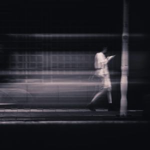 擦肩而过的人不需要道别