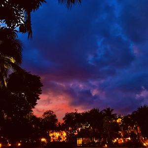 夢 里 擁 抱 妳 我