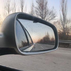 比朋友更近比陌生人更小心