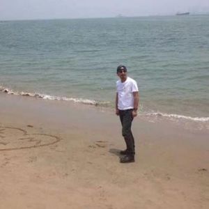 Yiraqtiki Qiz