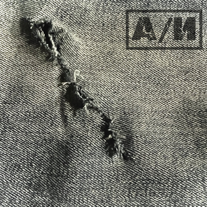 Рваные джинсы