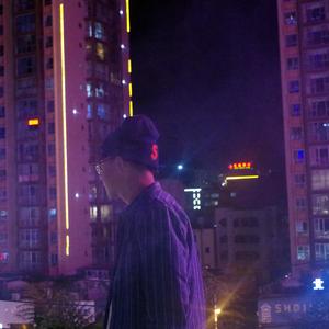 他（翻自 G.Ladio）