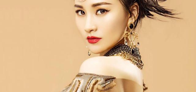 美食 心目中的偶像:爱迪生 最尊敬的人:父母 最欣赏的歌星:席琳·迪翁