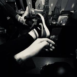 蝶儿总在空中飞