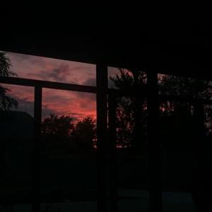 我将你的出现形容成一场完美的入侵