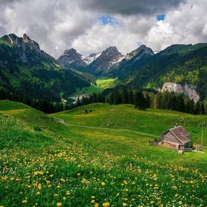 《钢琴跃动唤醒旅者愉悦》