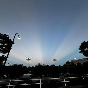 薄明光線（Crepuscular rays）