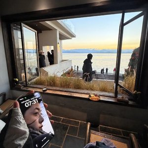 世界兵荒马乱，而你是我的浪漫