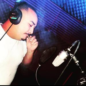 Leave me alone (feat. Jumex Palmas)