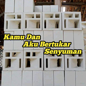 Kamu Dan Aku Bertukar Senyuman