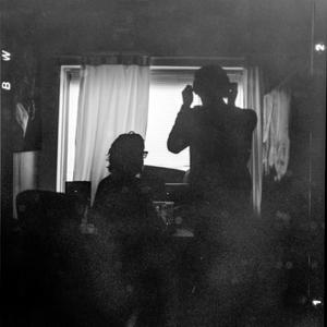 Steeds (feat. Adriënne & Cru)