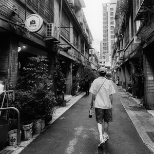 欸欸,我在这陪你吧?