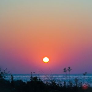 日落沉溺在橘色海 伴奏