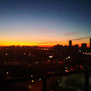 我只有在梦里还能看见你