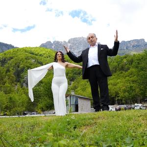 Gjovalin & Elvira (Qefi e halli bashk nuk rrin)