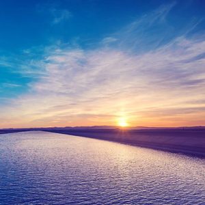 你如彩虹与阳光