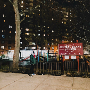 Hold Up (feat. Tiing)