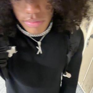 She knows (feat. YRN J Da PacMan)