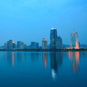 序曲 Prelude（2014, revised 2016-17）op.3，方可演奏。