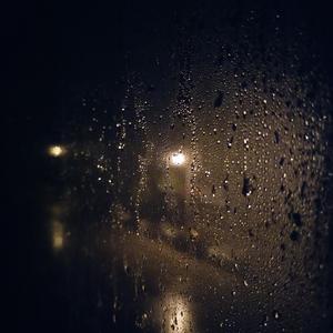 多想在平庸的生活拥抱你