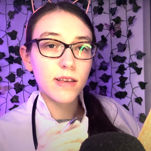 Entfernen der Maske und Begrüßen des Patienten