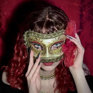 girl who wears your face