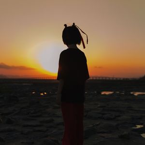 一个像夏天一个像秋天