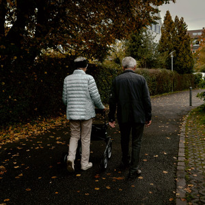 水縁のフラットヒールパンプス