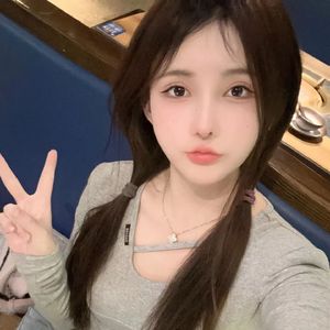 山茶花读不懂白玫瑰