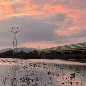 你看云边那在贩卖晚霞