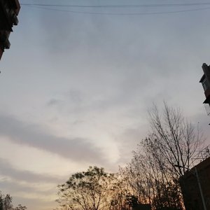 雨后，乌云照亮了太阳