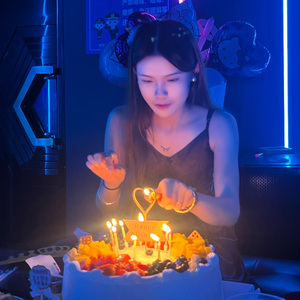 愿你新的一岁'不用奔赶大海 也能春暖花开$