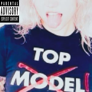 Она меня хочет