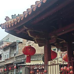 天欲落紅雨
