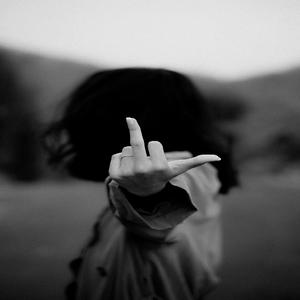 니 혓바닥 사람을 죽여