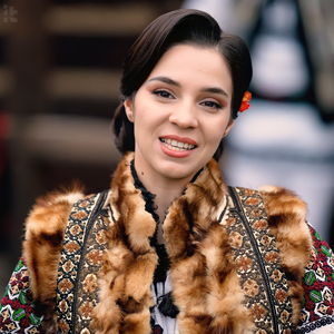 Haidați Fetelor La Joc